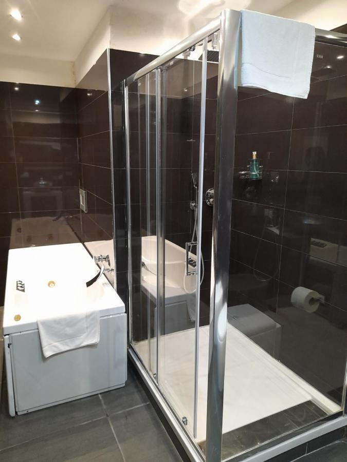 Mayfair Lifestyle Suites By Babylon Stay نابولي المظهر الخارجي الصورة