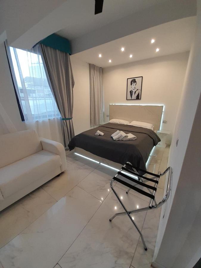 Mayfair Lifestyle Suites By Babylon Stay نابولي المظهر الخارجي الصورة