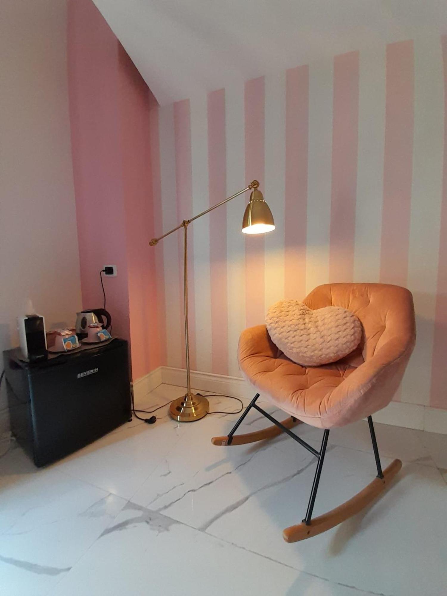 Mayfair Lifestyle Suites By Babylon Stay نابولي المظهر الخارجي الصورة