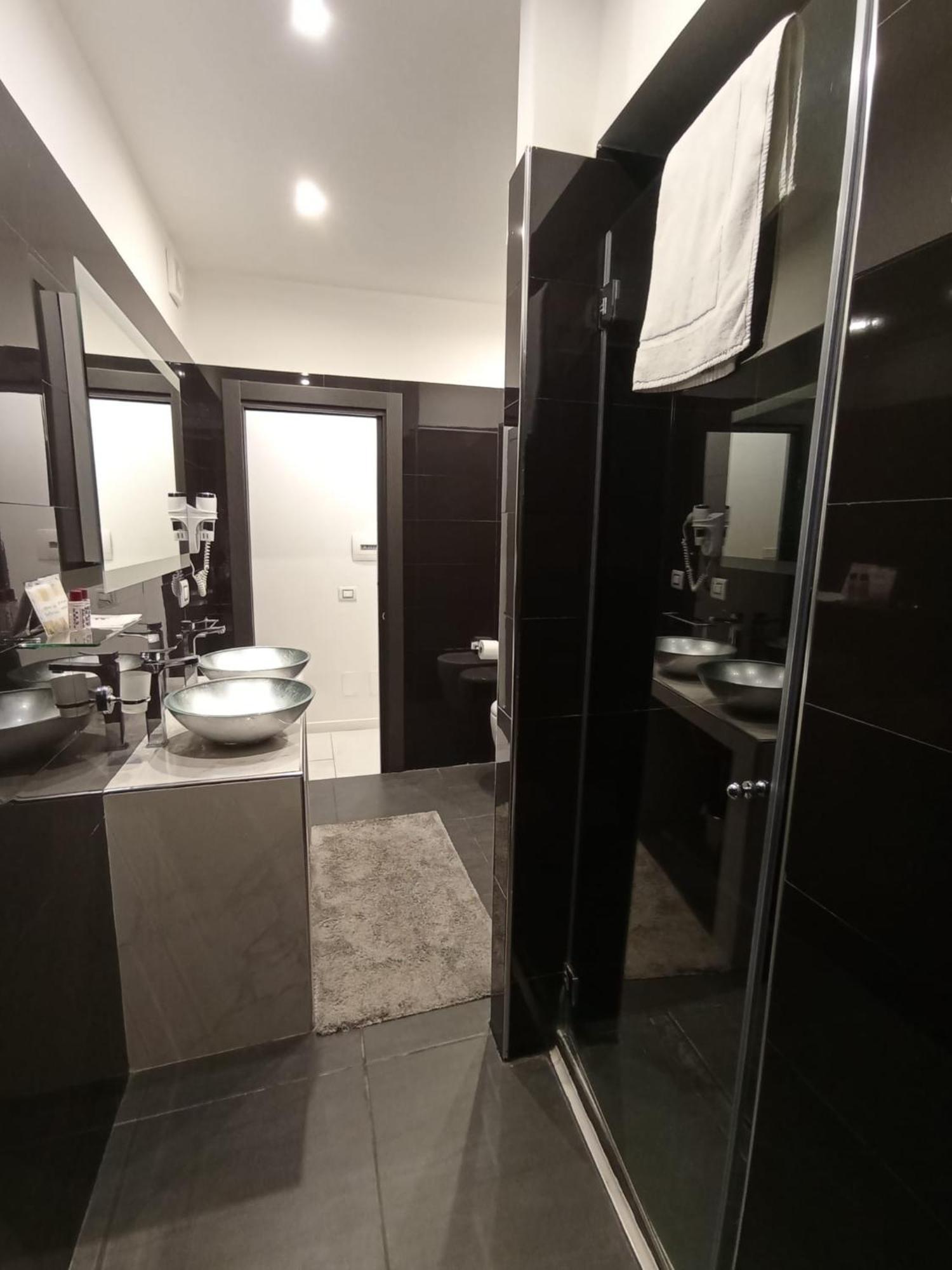 Mayfair Lifestyle Suites By Babylon Stay نابولي المظهر الخارجي الصورة