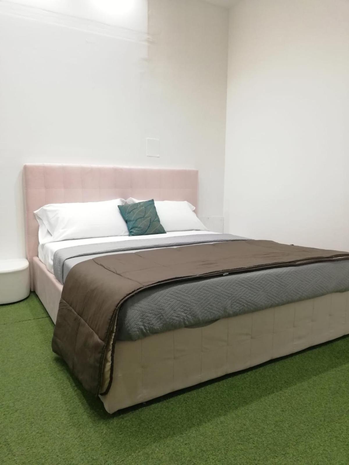Mayfair Lifestyle Suites By Babylon Stay نابولي المظهر الخارجي الصورة